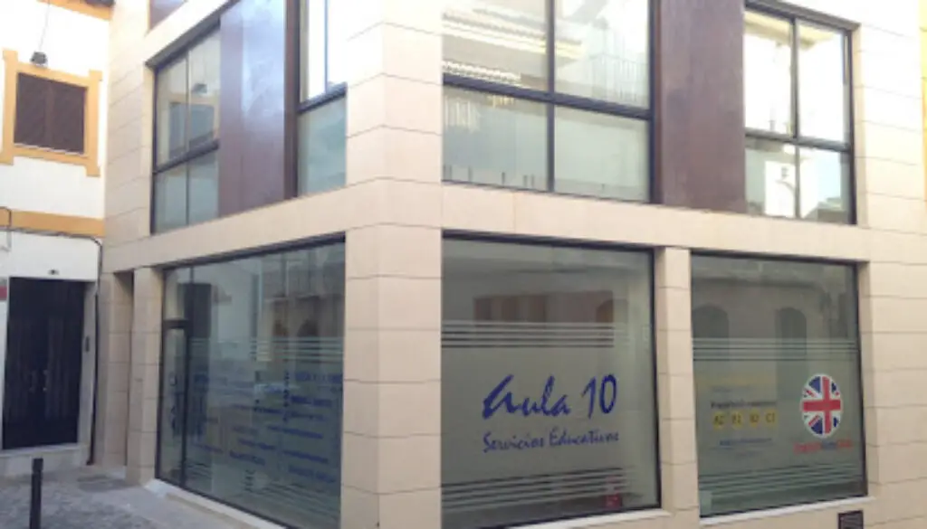 Imagen-del-centro-formativo-Academia-Aula-10-en-Motril-Granada