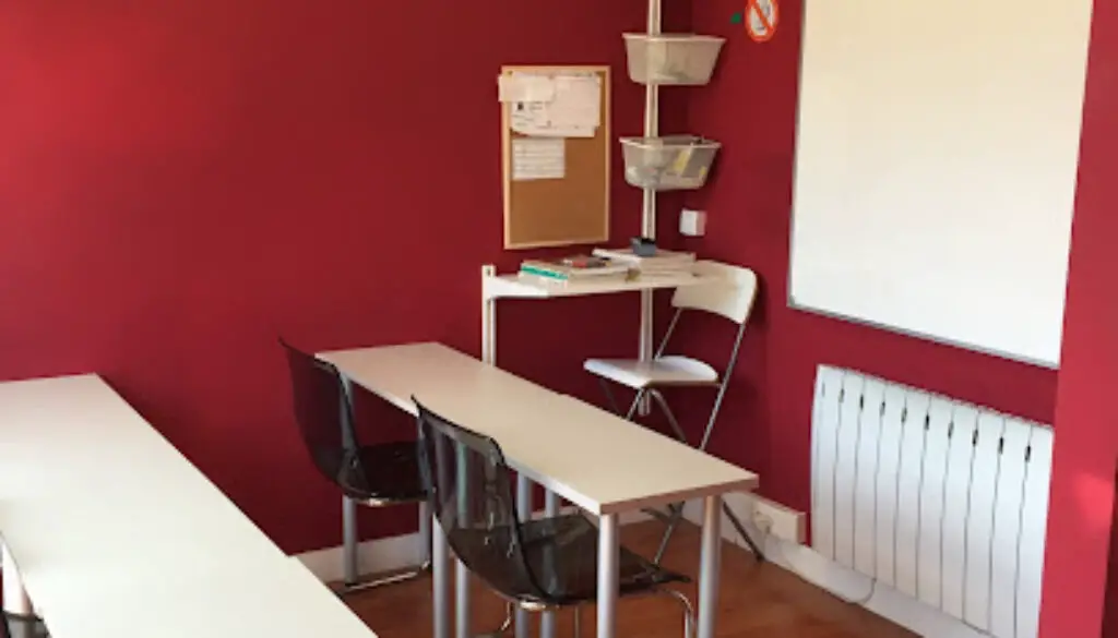 Imagen-del-centro-formativo-Academia-CEC-en-Villaviciosa-de-odon-Madrid