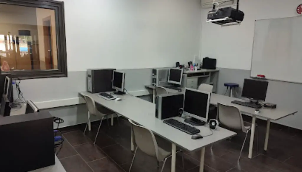 Imagen-del-centro-formativo-Academia-Lusitania-en-Sabadell-Barcelona