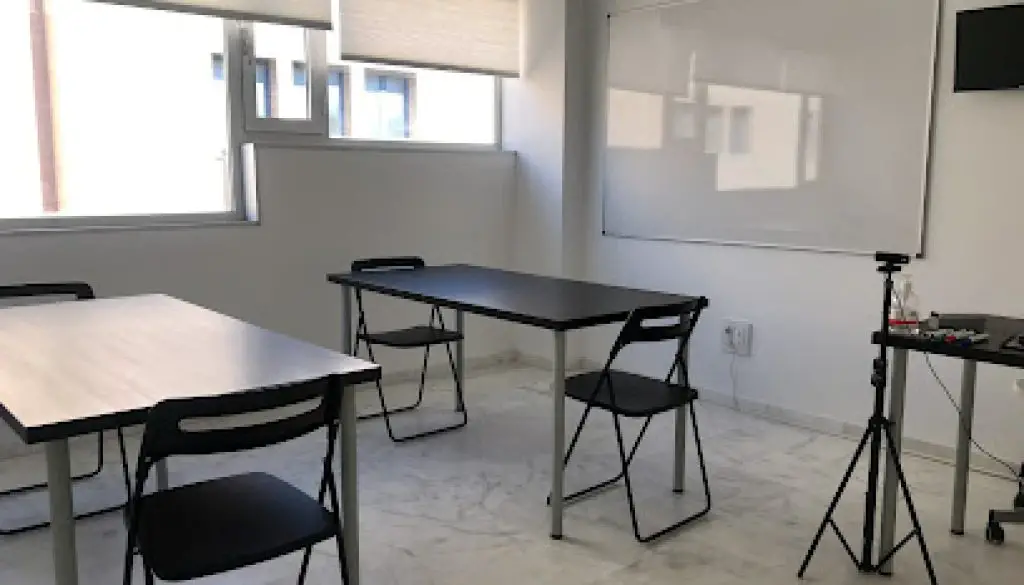 Imagen-del-centro-formativo-Academia-en-Tomares-De-Las-Ciencias-Clases-particulares-y-de-apoyo-escolar-Selectividad-en-Tomares-Sevilla