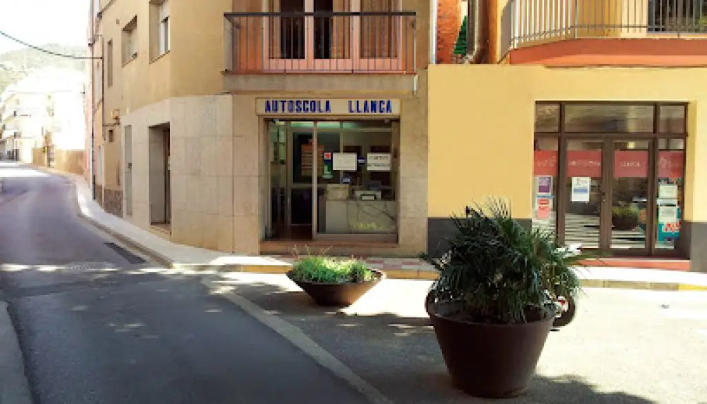 Imagen-del-centro-formativo-Autoescuela-Llanca-en-El-port-Gerona