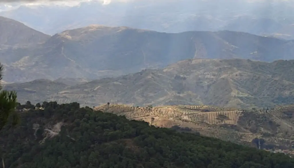 Imagen-del-centro-formativo-CEIP-Sierra-de-Huetor-en-Huetor-de-santillan-Granada
