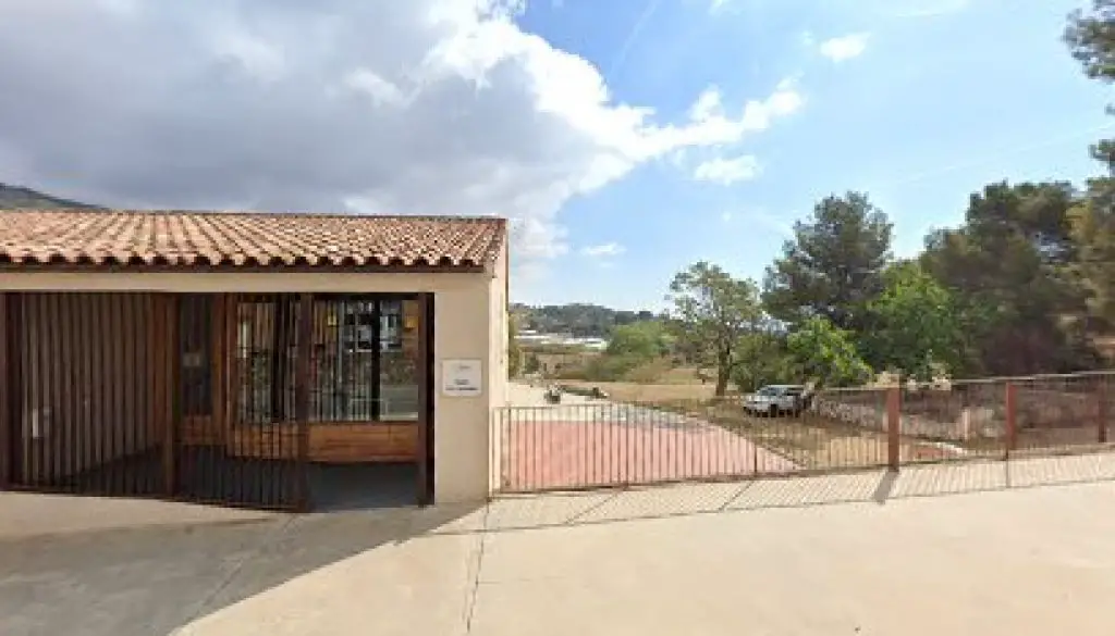 Imagen-del-centro-formativo-CNL-del-Maresme-Oficina-de-Catala-de-Teia-en-Teia-centre-Barcelona