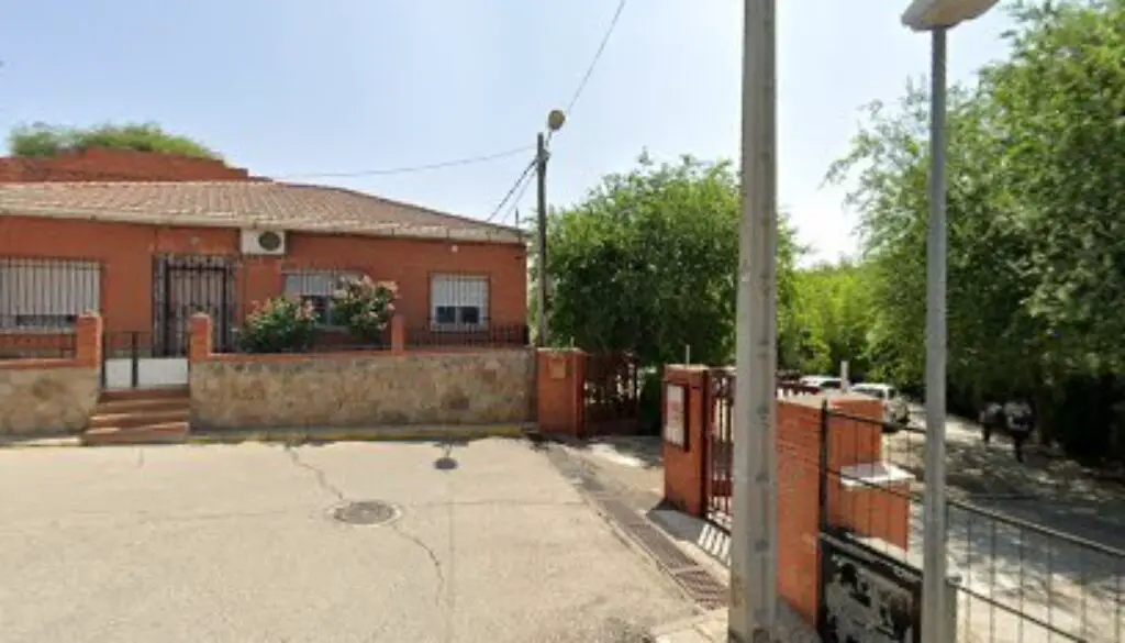 Imagen-del-centro-formativo-Colegio-Publico-Cesar-Cabanas-Caballero-en-Recas-Toledo