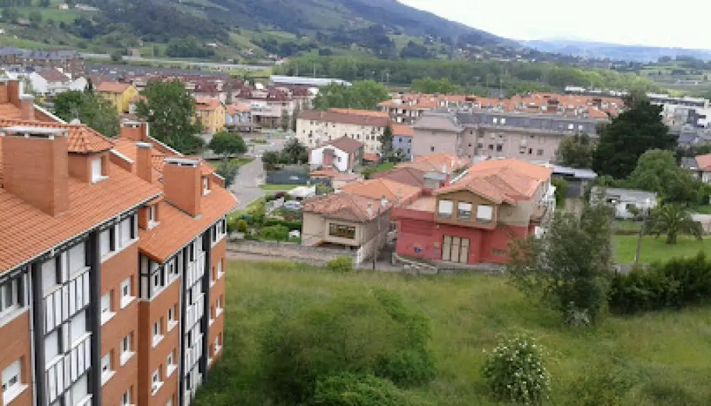 Imagen-del-centro-formativo-El-Almacen-de-las-Artes-en-El-astillero-Cantabria