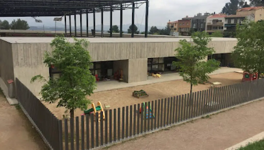 Imagen-del-centro-formativo-Escola-Mare-de-Deu-de-Montserrat-en-Castellvi-de-rosanes-Barcelona