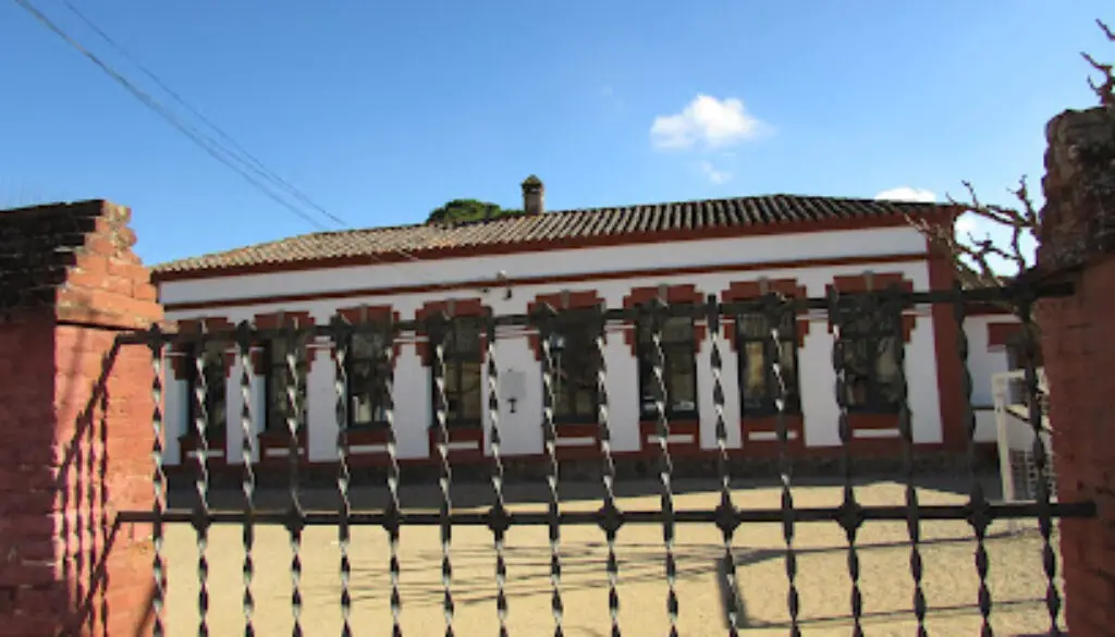 Imagen-del-centro-formativo-Escuela-El-Rodonell-en-Cassa-de-pelras-Gerona