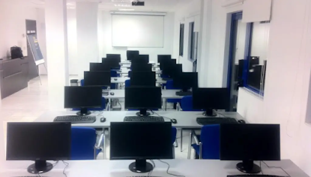 Imagen-del-centro-formativo-FP-Gestion-Cursos-Informatica-Cursos-Ingles-Centro-Homologado-SERVEF-en-Alicantealacant-Alicante
