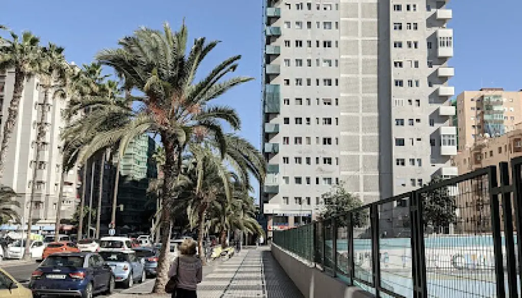 Imagen-del-centro-formativo-IES-Mesa-y-Lopez-en-Tafira-Las-Palmas