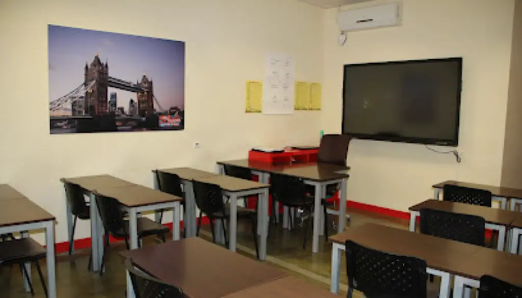 Imagen-del-centro-formativo-Instituto-Europeo-en-Arsenal-de-la-carraca-Cadiz