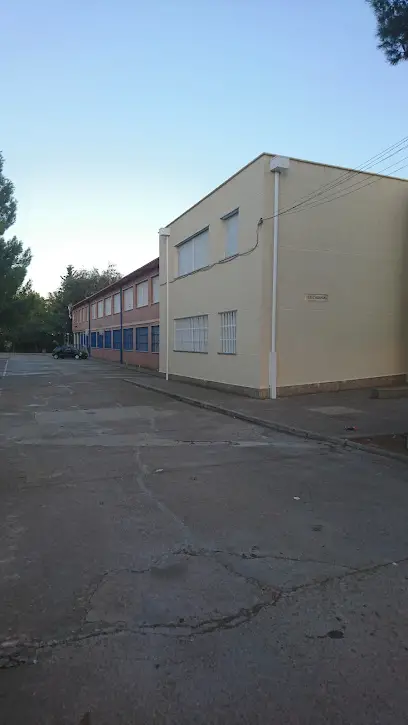 Instituto de Educacion Secundaria Cabanas en La almunia doña godina, Zaragoza