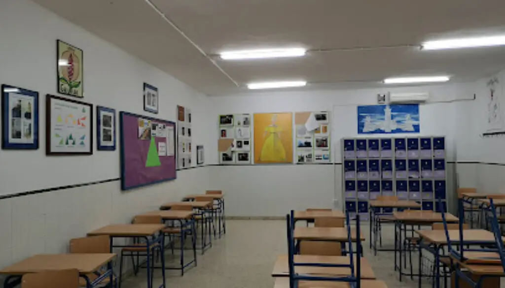 Imagen-del-centro-formativo-Instituto-de-Educacion-Secundaria-La-Bahia-en-Arsenal-de-la-carraca-Cadiz