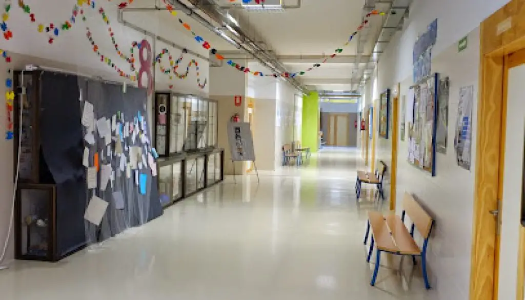 Imagen-del-centro-formativo-Instituto-de-Educacion-Secundaria-Manuel-Canadas-en-Moraleda-de-zafayona-Granada