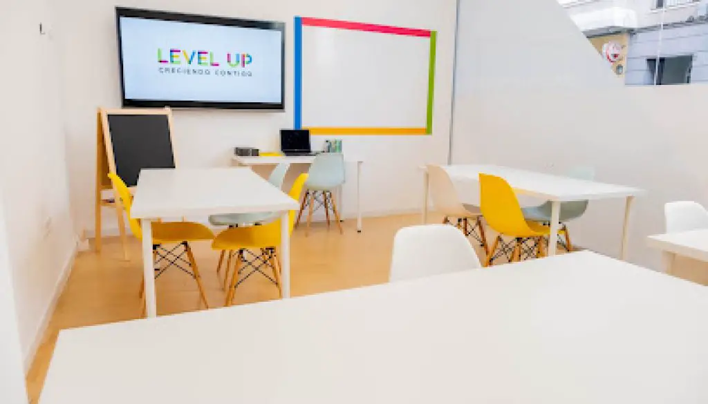 Imagen-del-centro-formativo-Level-up-Academia-en-Torrevieja-Alicante