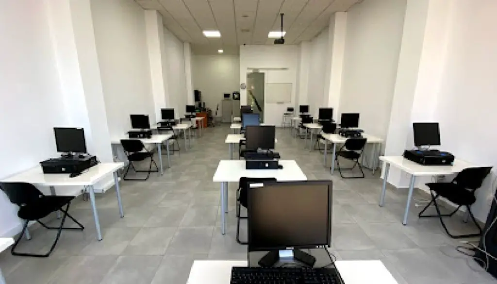 Imagen-del-centro-formativo-Poniente-Formacion-en-Loja-Granada