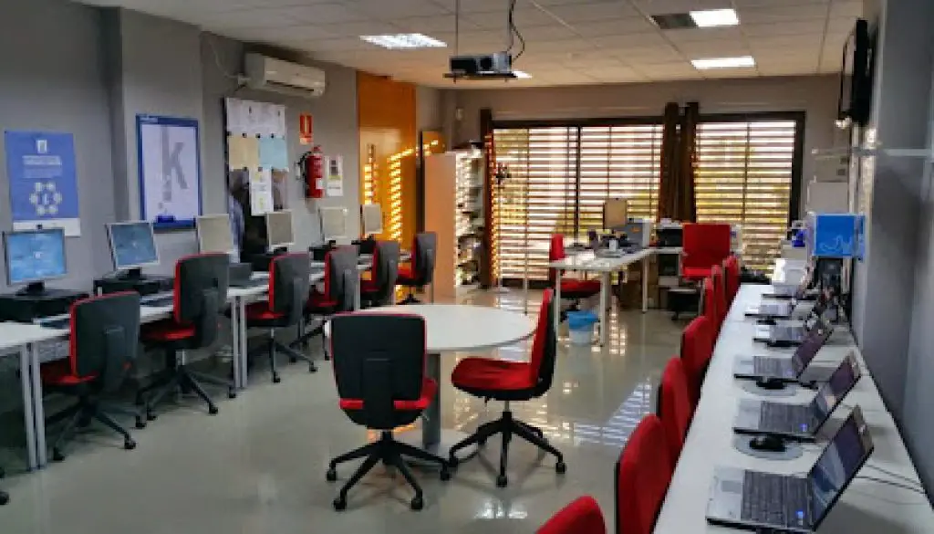 Imagen-del-centro-formativo-Punto-Vuela-de-Olivares-en-Olivares-Sevilla