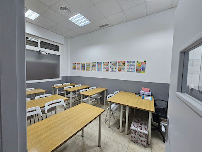 Teacher Nicky | Academia de Ingles, clases para ninos y adultos en Calahonda-chaparral, Málaga